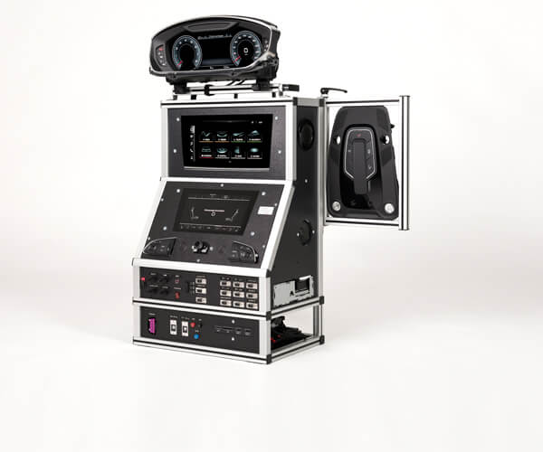 Example of a test bench with Extension Level 2 for automotive entertainment testing